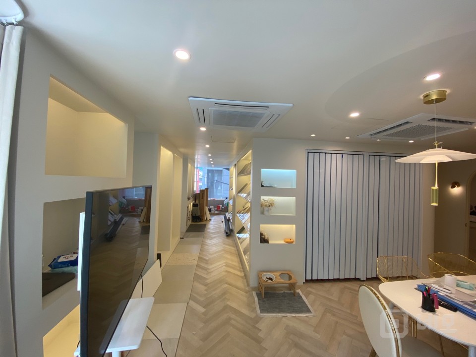 인테리어, 시설 완비 된 상가, 사무실, 3면 창으로 개방방 우수 매물의 9번째 사진