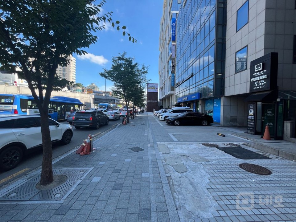 한남오거리 대로변, 최상의 입지, 대형 사무실, 주차 3대 매물의 1번째 사진
