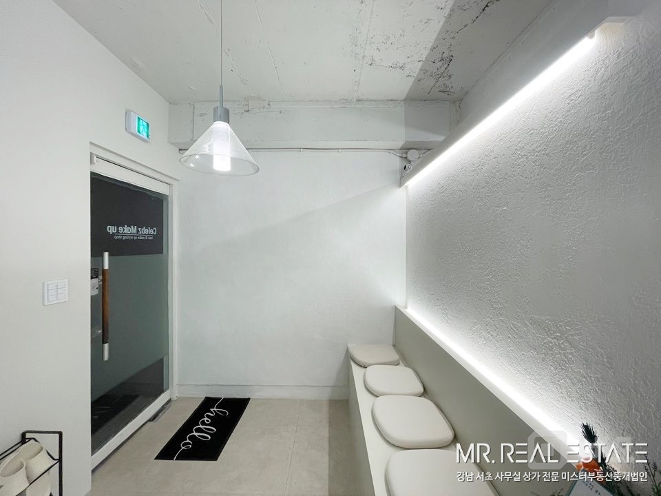 세로수길메인.중심코너.유동인구多.ACE.현뷰티샵 매물의 2번째 사진