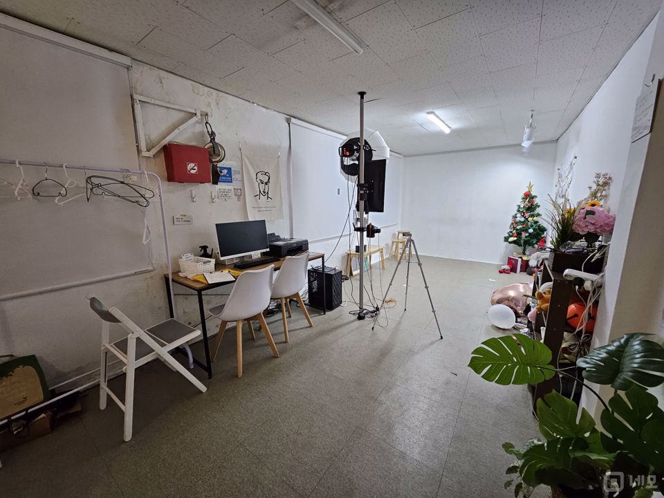 유동 인구 많은, 을지로3가 4층 스튜디오 매물의 1번째 사진