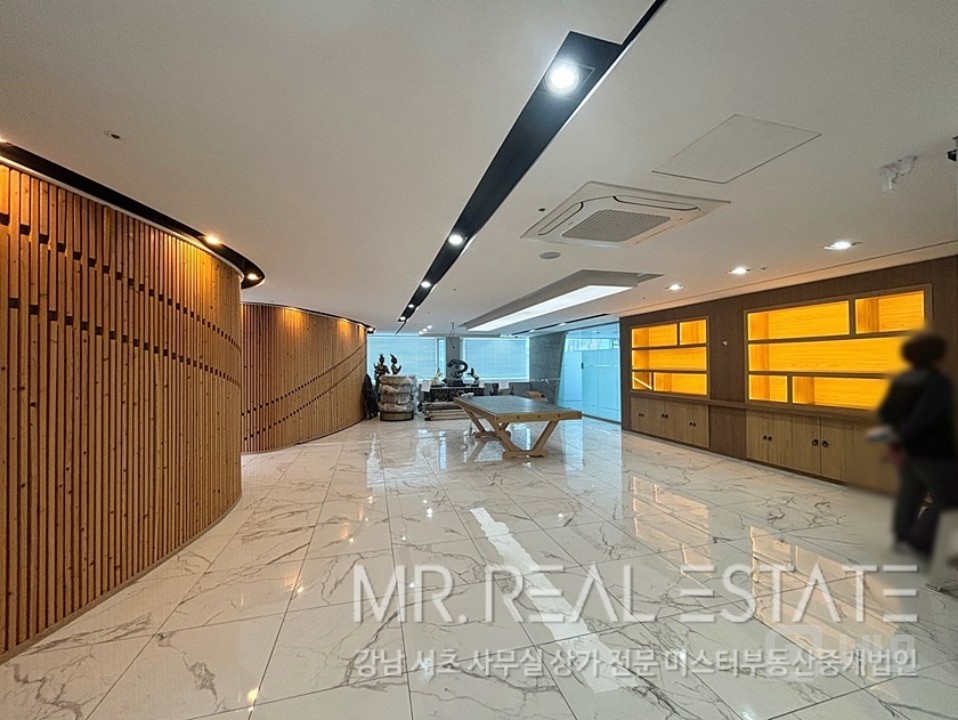 도산대로변건물.고층뷰.교통편우수.내외관컨디션ACE 매물의 3번째 사진