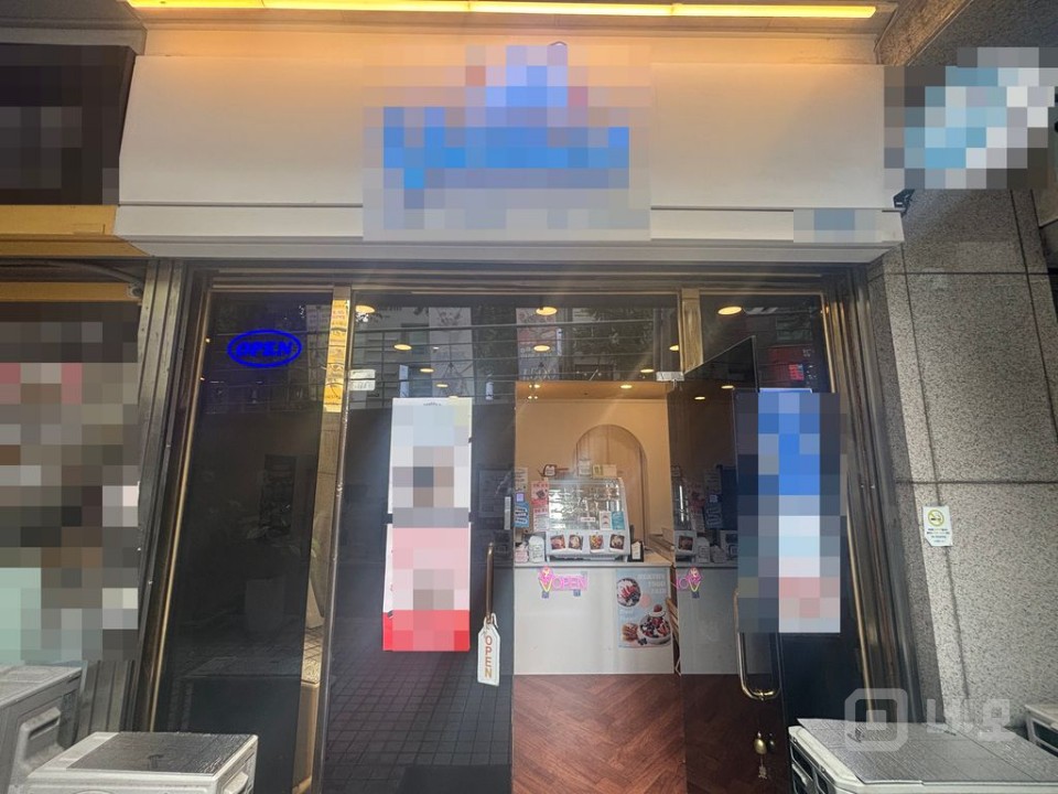 홍대 최고의 상권 버스킹거리 홍대정문 노출도 높은 상가 매물의 8번째 사진