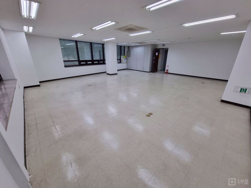 ▣3호선 및 2호선 교대역 도보 3분 이내 위치! 내부 완벽한 사무실▣ 매물의 1번째 사진