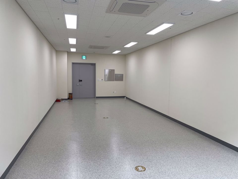 청라 버스정류장 바로 앞 지식산업센터 내 사무실 매물의 2번째 사진