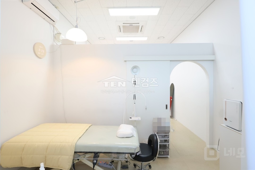 🎯실사용 10평, 뷰티샵 인테리어 완비, 개별 에어컨 설치됨 매물의 4번째 사진