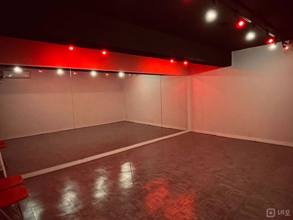 심곡천 앞 도로변 코너 자리에 위치한 접근성 좋은 지1층 상가 매물의 3번째 사진