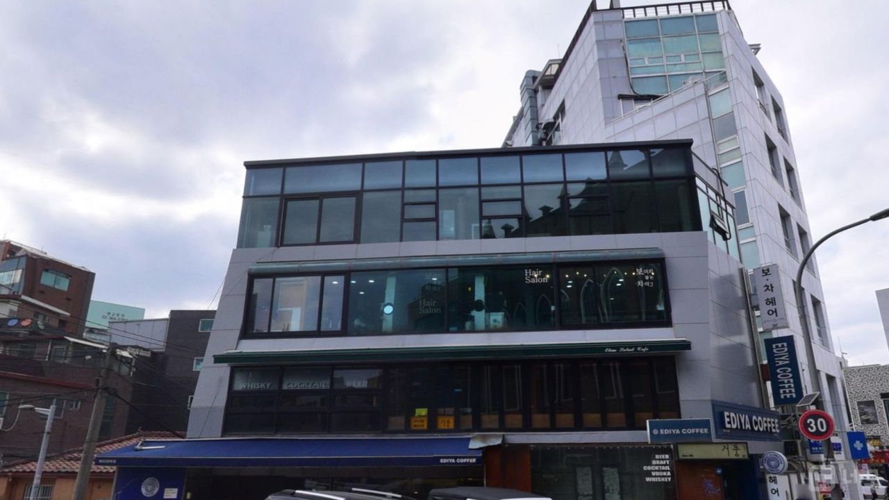 창천동 신촌역 역세권, 고급스러운 인테리어, 단골고객 많은 바 매물의 6번째 사진