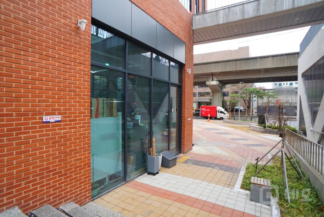 성수동감성 외관, 독점카페자, 무권리 매물의 2번째 사진