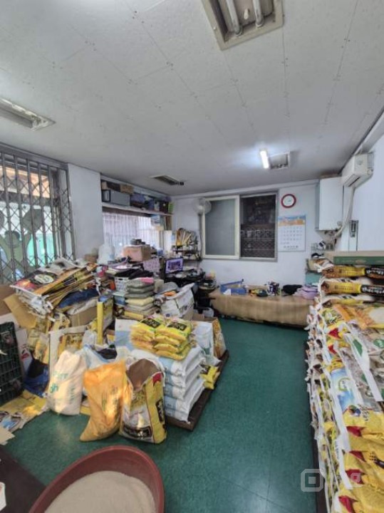 대로변 앞 마을버스 승강장 코너 건물 매물의 1번째 사진