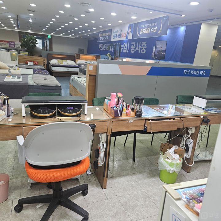 대조동 백화점 상가에 위치한 네일샵 매물의 6번째 사진