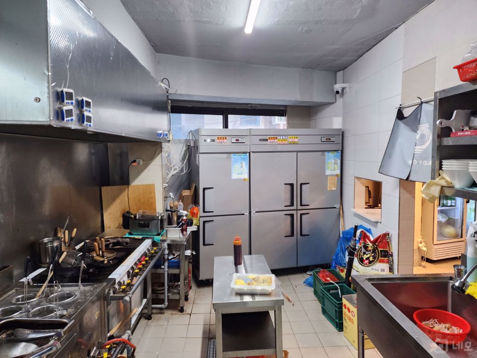 서울대입구역 초역세권, 유동인구 많은 대로변 위치한 라멘 전문점 매물의 4번째 사진