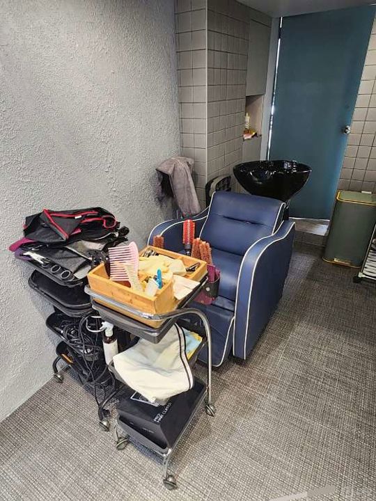 가양동 복합상권에 위치한 미용실 매물의 3번째 사진