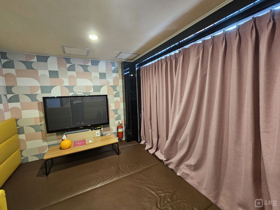 유동인구 많은 역삼동 강남역 부근 이면도로 4층 룸카페 매물의 2번째 사진