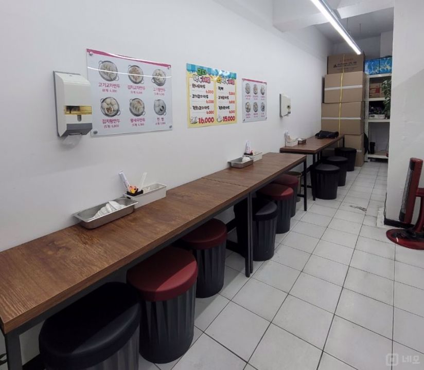 건대입구역 초역세권, 대로변 사거리 코너 1층, 단골 많은 만두집 매물의 1번째 사진