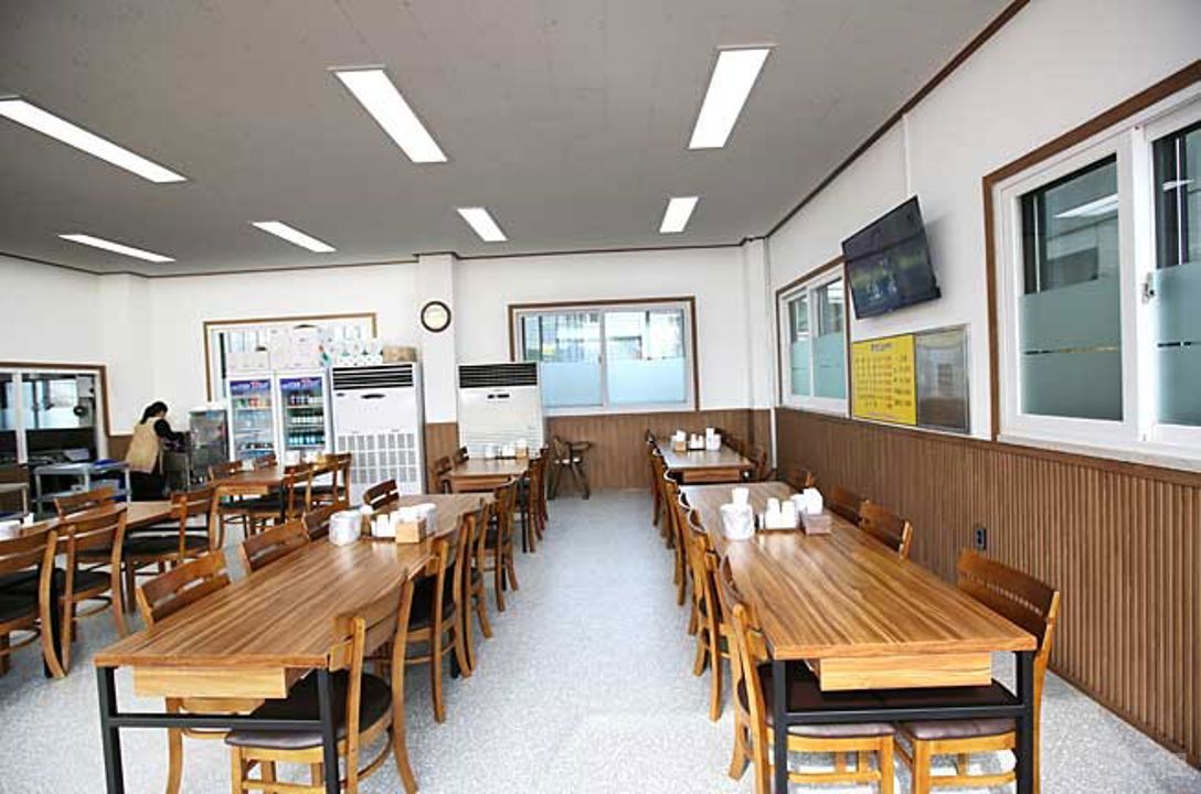 시설집기포함, 인테리어 완비된 통삼리 음식점 매물의 2번째 사진
