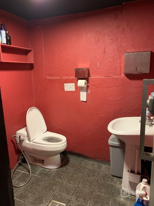 [신촌역 도보 6분] 41평 상가 / 카페·보드카페·파충류샵 추천 매물의 12번째 사진