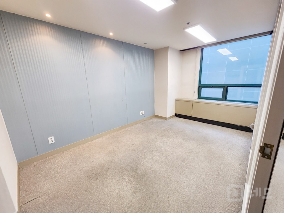 ★투룸+업무공간의 넓은 사무실 입니다. 매물의 6번째 사진