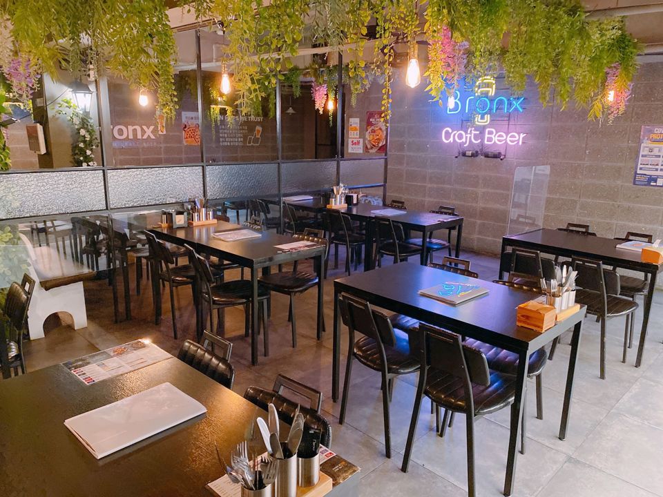 서초동 번화가에 위치한 맥주 전문점 매물의 1번째 사진