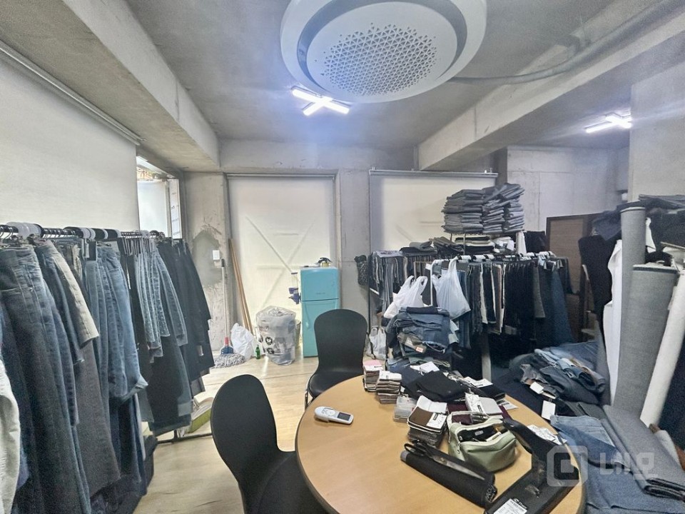 실 12평, 1층, 권리금 없음, 카페, 미용실 등 깨끗한 업종 가능 매물의 2번째 사진