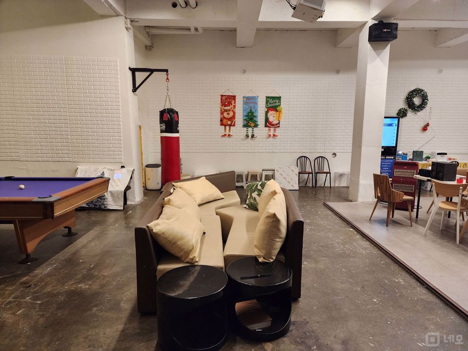 높은 층고를 갖춘 신사동 스튜디오 매물의 6번째 사진