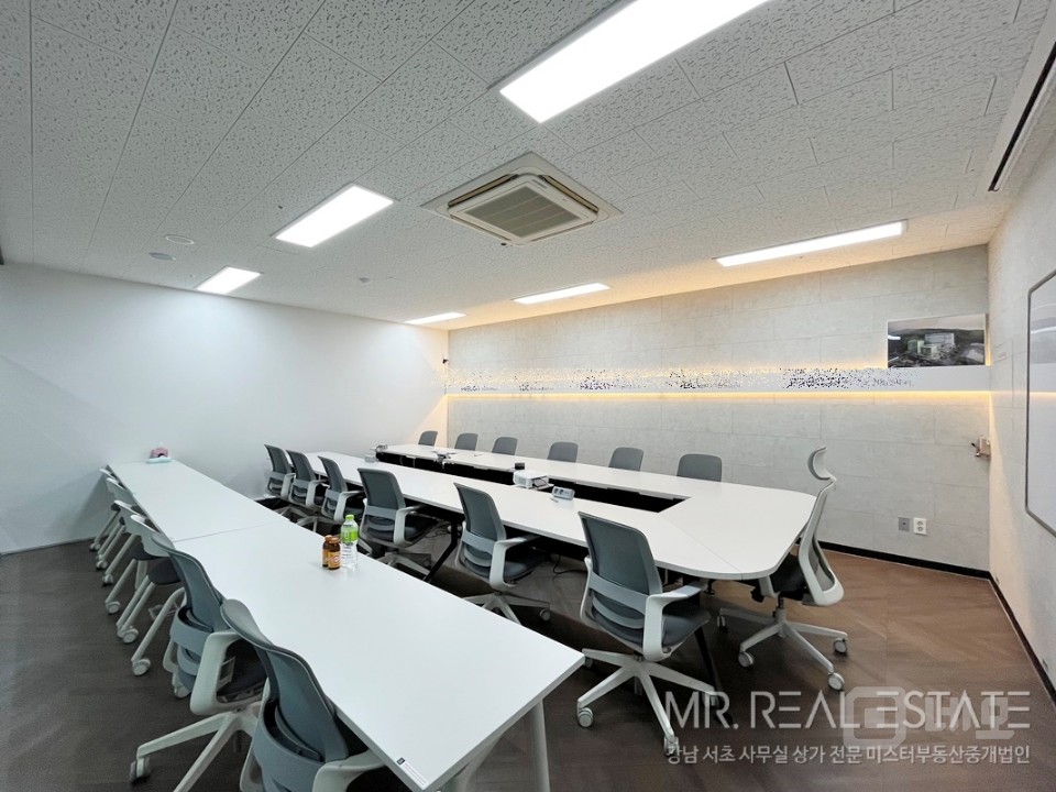 언주역1분 주차2대 완벽인테리어 대로변 단독층 통창 ACE 매물의 3번째 사진