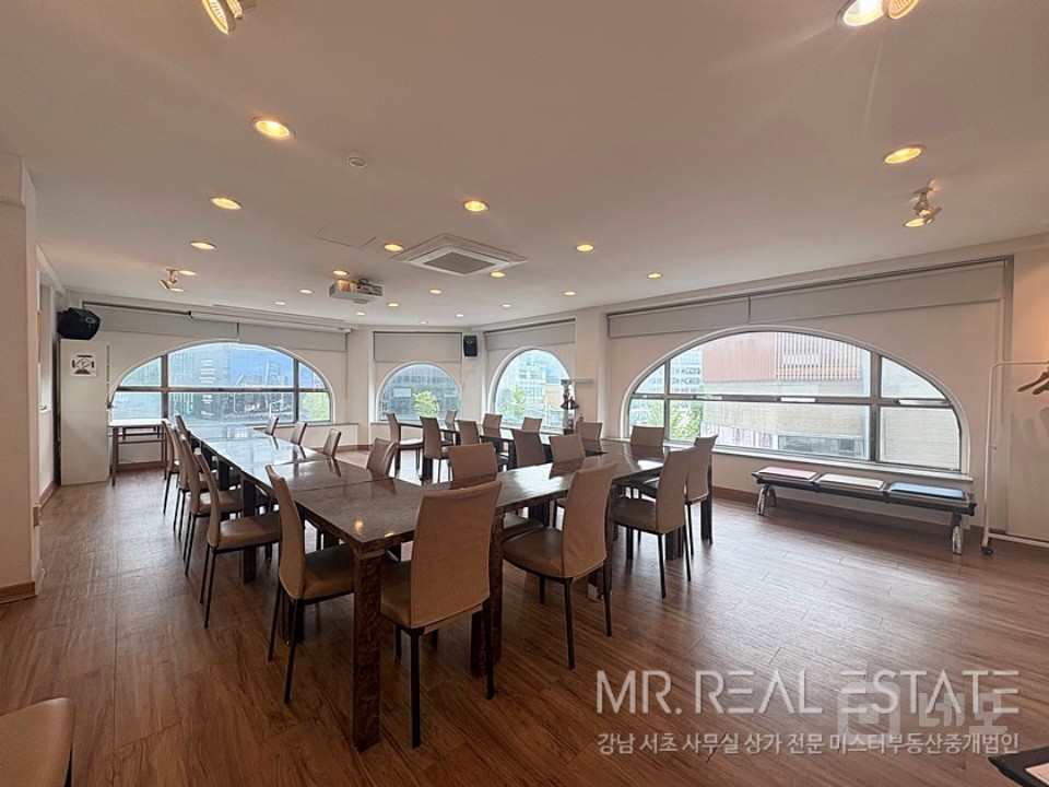 도산공원 대로면 코너 가성비甲 뷰맛집 매물의 2번째 사진