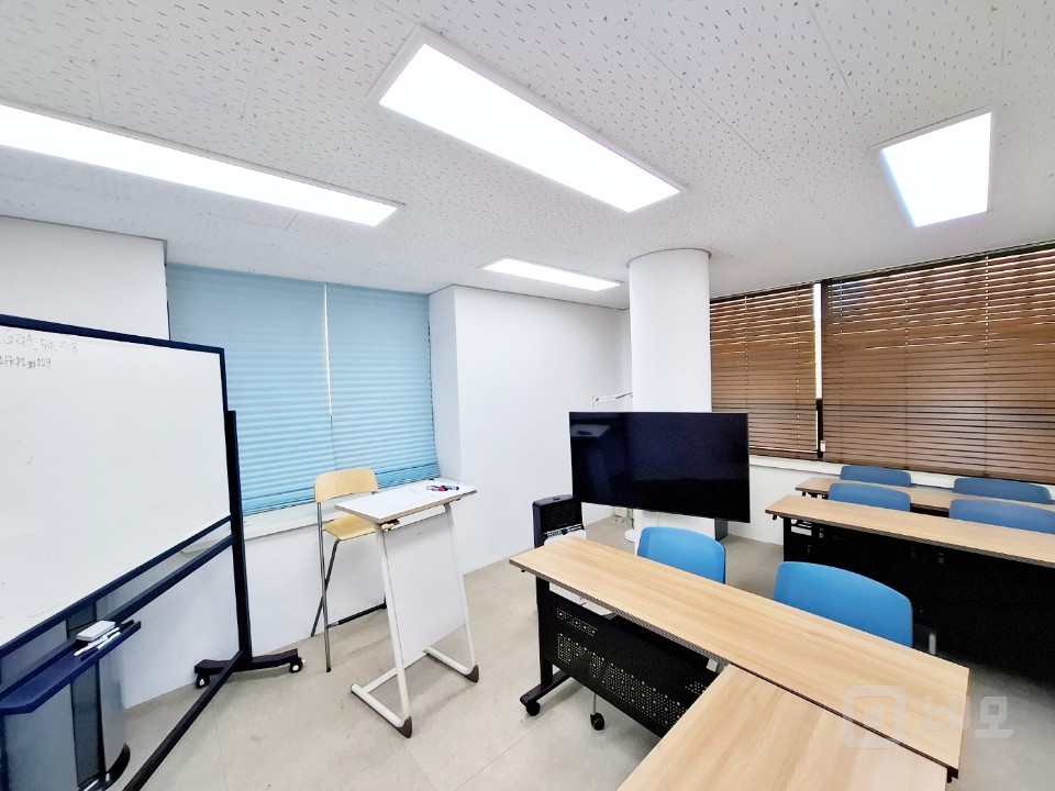 🏢 이대역 도보권! 실속형 사무실 임대 🖥️ 매물의 6번째 사진