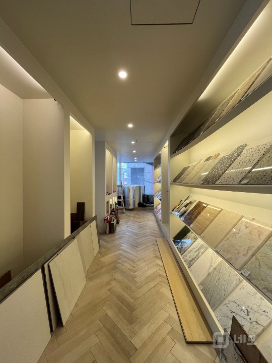 인테리어, 시설 완비 된 상가, 사무실, 3면 창으로 개방방 우수 매물의 3번째 사진