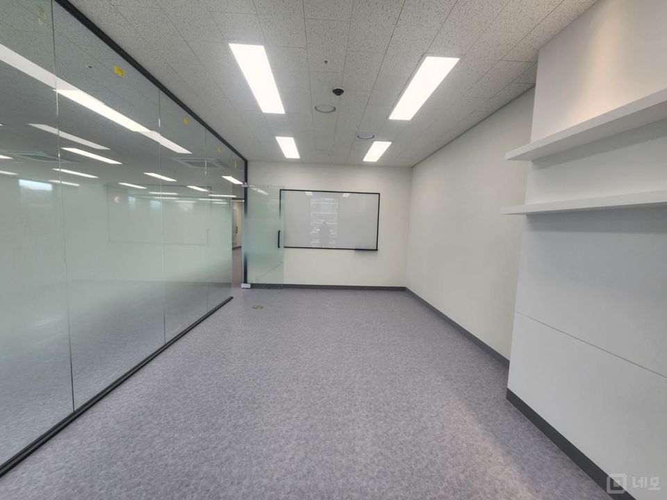 대륭포스트8차 럭셔리 사무실.즉시입주. 매물의 6번째 사진