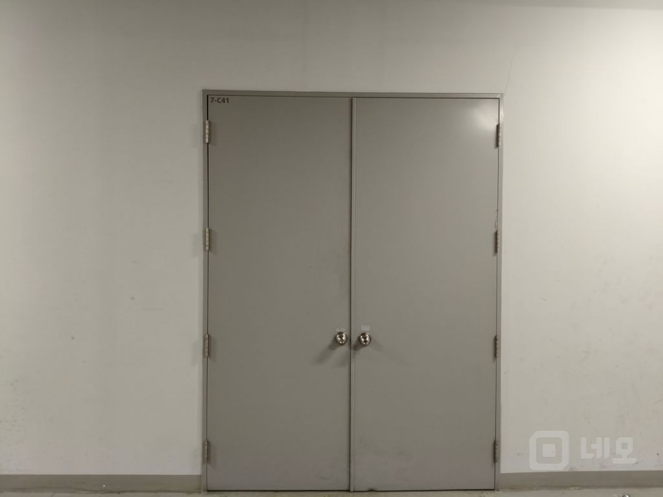 송파 장지역 연결된 사무실 겸 창고 이용가능한 장소입니다. 매물의 5번째 사진