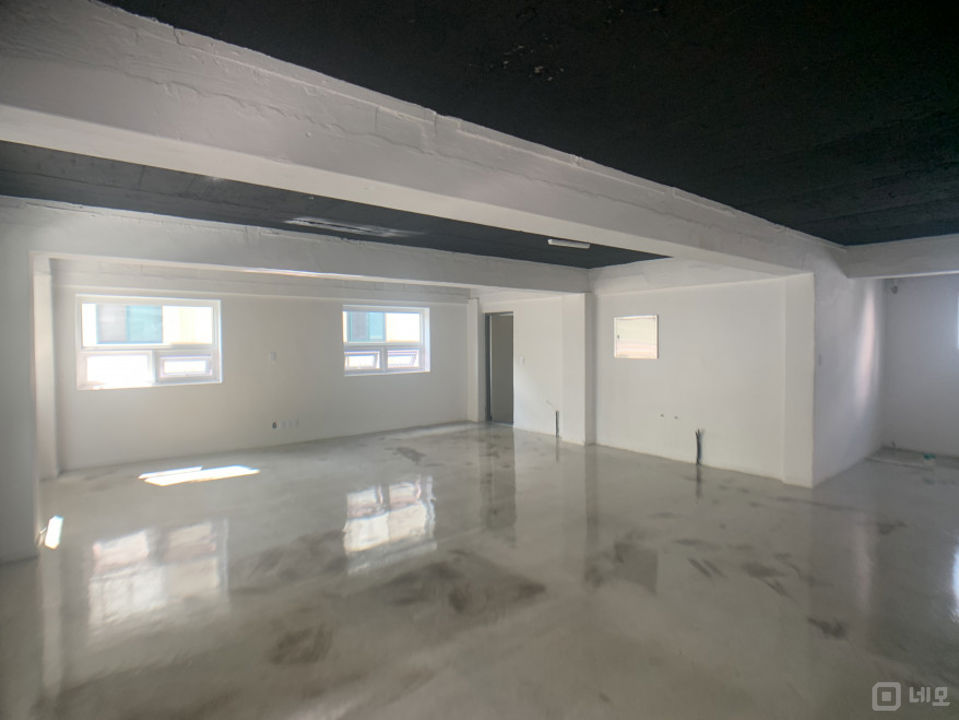 홍대입구역 도보 8분 무권리 전용 26평 상가 매물의 3번째 사진