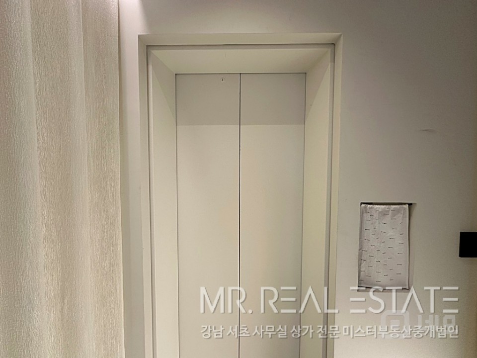 실사진 가로수길인근 코너건물 엘베 A급인테리어 자주식주차 매물의 10번째 사진