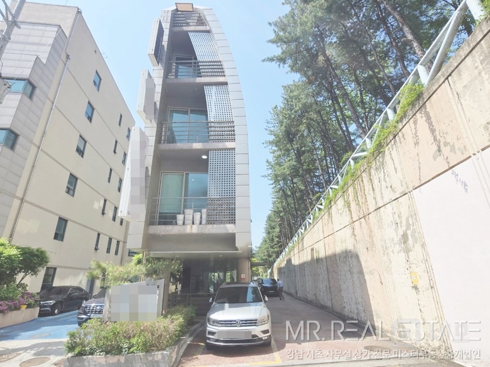 교대역30초.초가성비사무실.냉난방기有.외관디자인우수 매물의 1번째 사진