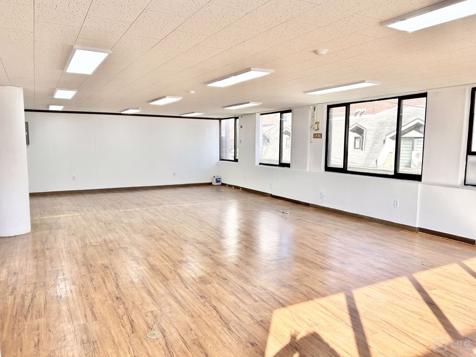 # 대로변/ 실 40평/ 엘리베이터/ 1층 관리실/ 중앙난방 매물의 6번째 사진