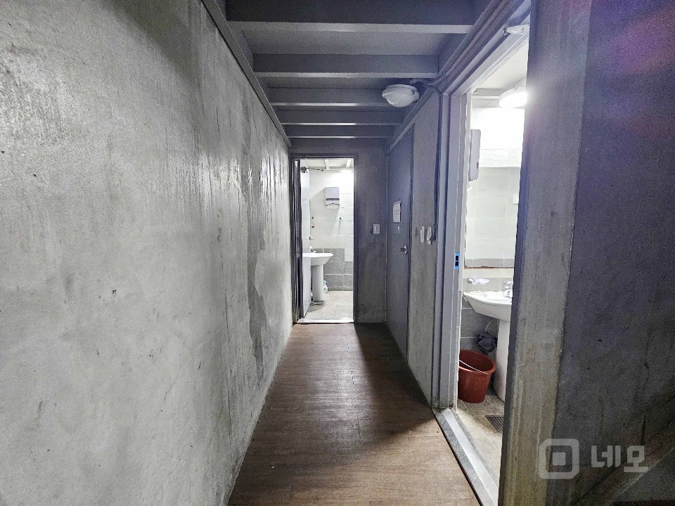 I세븐I 연남동 유동인구풍부 지층 층고높은 복층 상가 사무실 매물의 8번째 사진