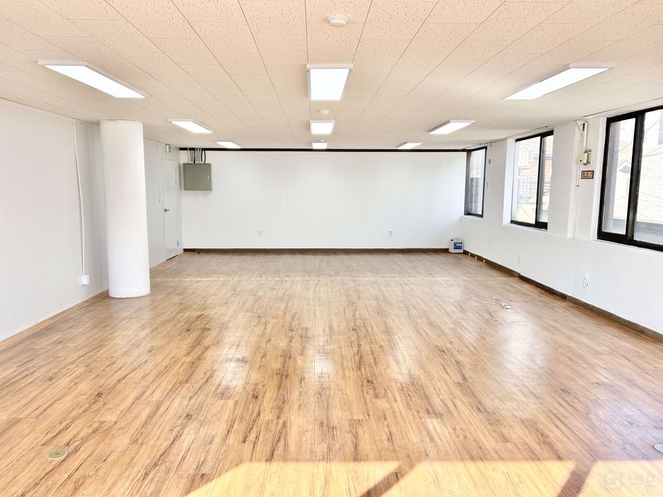 # 대로변/ 실 40평/ 엘리베이터/ 1층 관리실/ 중앙난방 매물의 2번째 사진