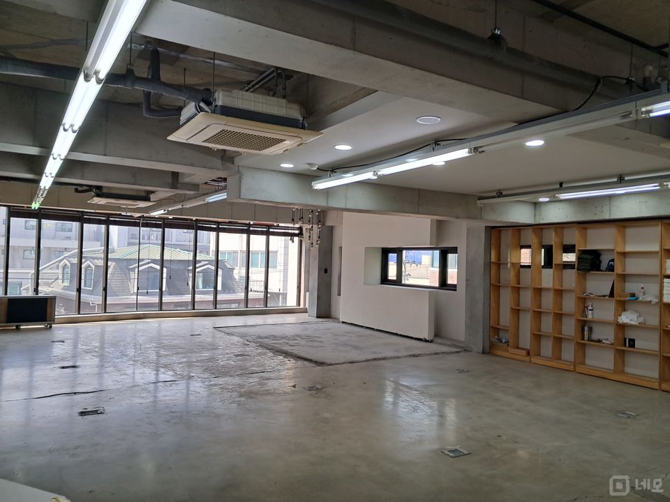 유동인구 많은 합정벚꽃길  홍대 레드로드 인근 무권리 상가 매물의 2번째 사진