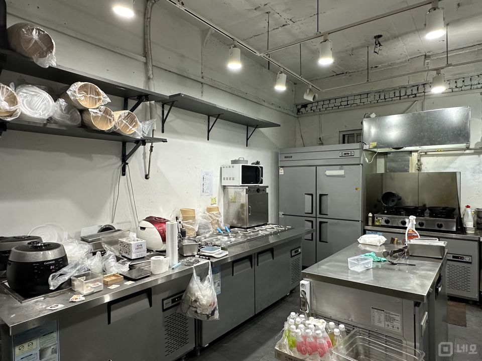신대방동 깔끔한 내부, 배달 전문 샐러드점 매물의 1번째 사진