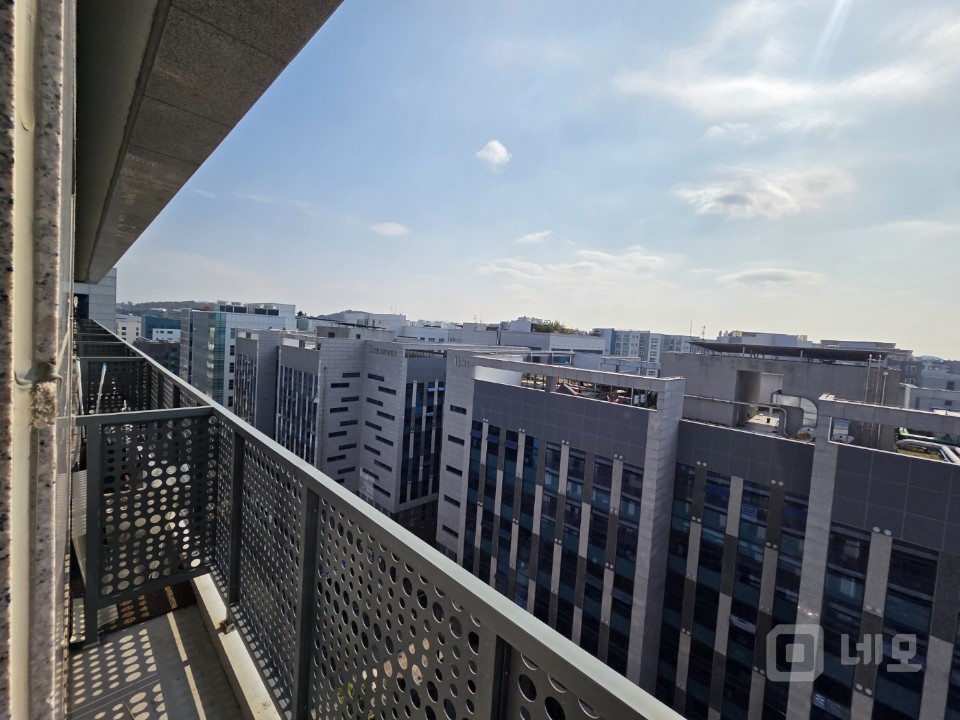 초역세권 주차2대 싱크대 무상인수 외부발코니 탑층 기분좋은 사무실 매물의 6번째 사진