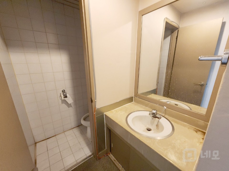 ★투룸+업무공간의 넓은 사무실 입니다. 매물의 8번째 사진