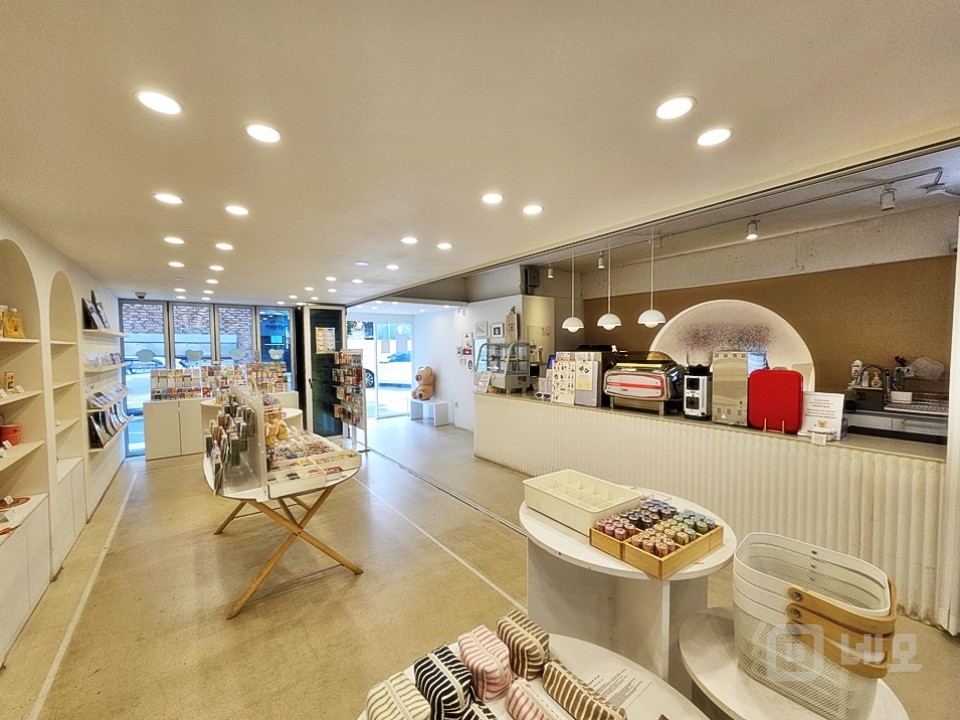 JS 연남동 핫플 미로길 1,2층 가시성 좋은 신축급 상가 매물의 14번째 사진