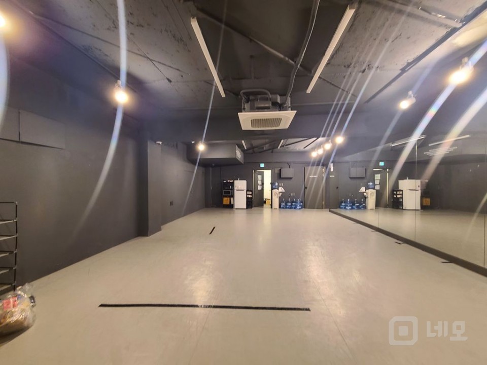 주차2대 가능한 귀한 매물, 깔끔한 연습실 인테리어, 무권리 매물의 4번째 사진