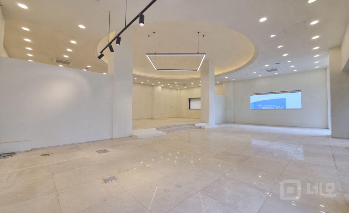 강남구청역도보2분/고급건물 1층상가 귀한무권리 매물의 3번째 사진