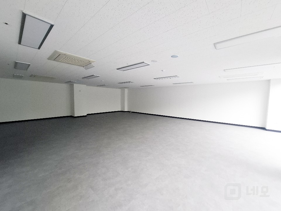 🏢 희헌타워 2층 프리미엄 사무실! 신축급 컨디션 + 메인 로드 입지 매물의 3번째 사진