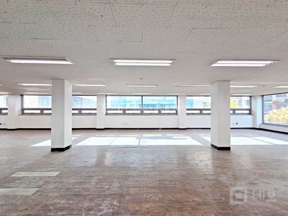 RISE 가성비 61p 인테리어완비 반듯한구조 주차편리 매물의 5번째 사진