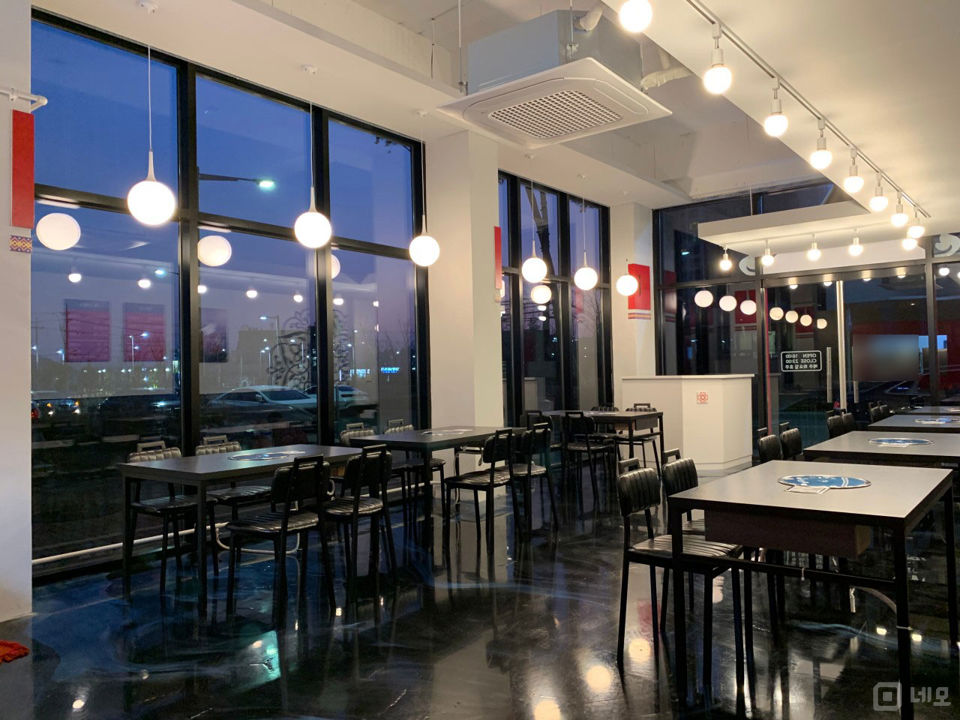 깔끔한 인테리어 및 시설 완비된 미장동 1층 음식점 매물의 1번째 사진