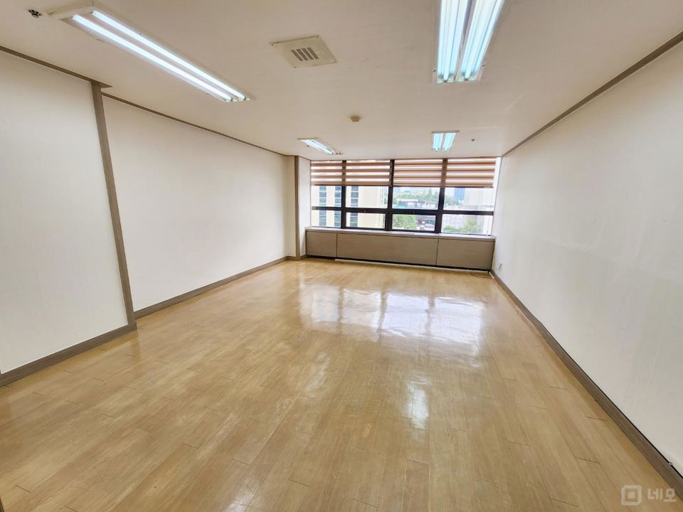 신논현역 가까운 대로변 사무실  매물의 1번째 사진