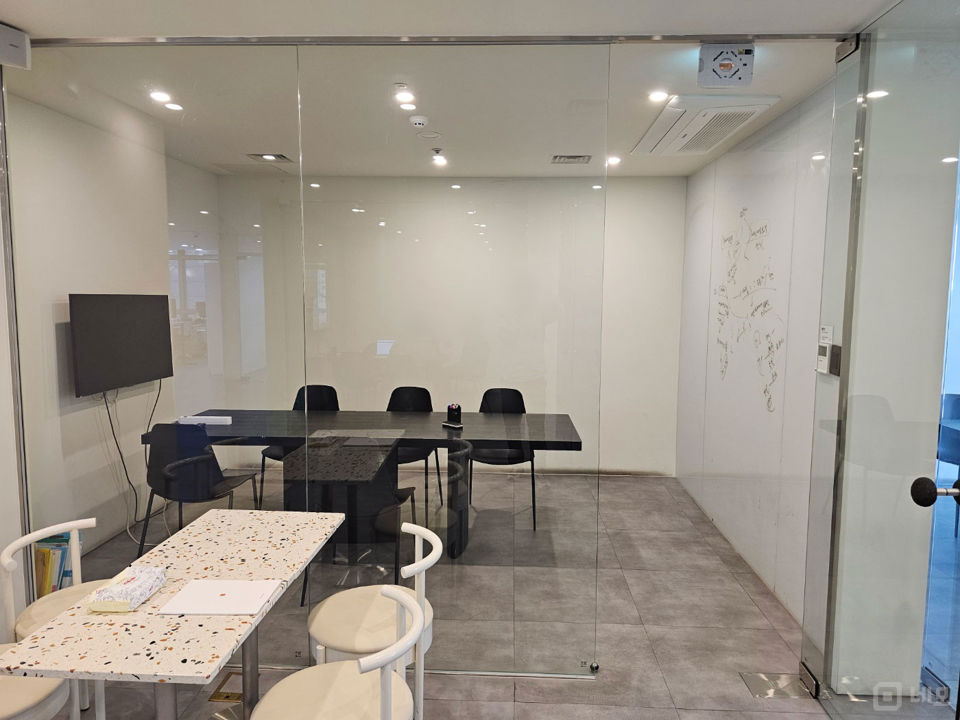 강남구 대치동, 깔끔한 인테리어 완비된 대형 사무실 매물의 3번째 사진
