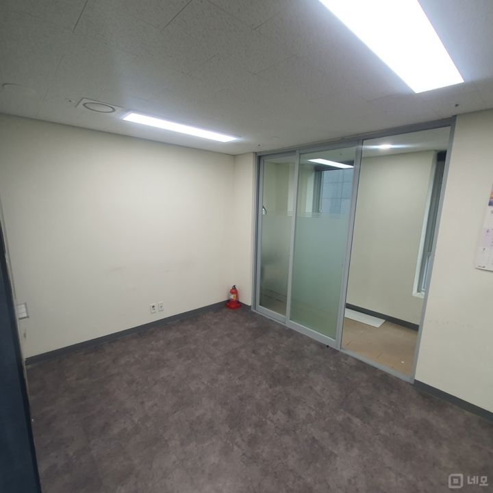 외부파샅, 대표실,회의실, 개별에어컨 있는 룸인테리어 사무실 매물의 6번째 사진