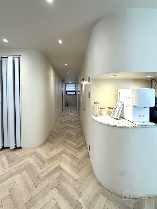 인테리어, 시설 완비 된 상가, 사무실, 3면 창으로 개방방 우수 매물의 4번째 사진